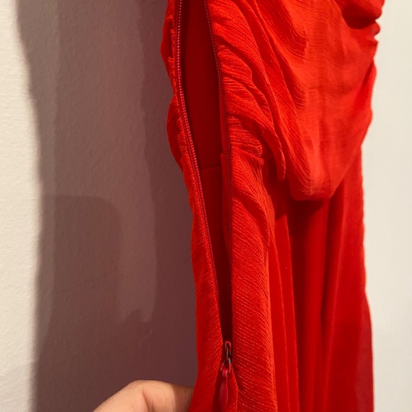 Red crepe Dress - Picture 2 of 3